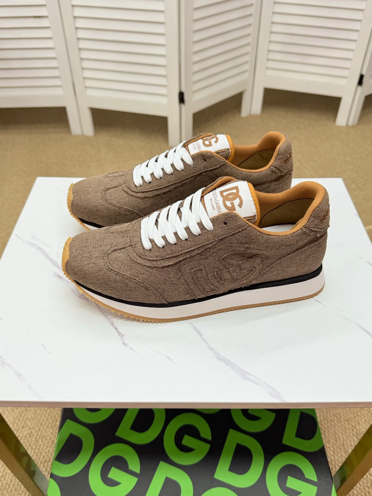 Men's clothing and shoes 230. The latest sports and casual shoes for couples (DG) are fashionable and versatile, and can add luster to various looks. Create an exquisite design with unique dynamic vitality and modern atmosphere, showing modern elegance. Size: 36-46 (45 and 46 are custom-made and cannot be returned or exchanged) Se